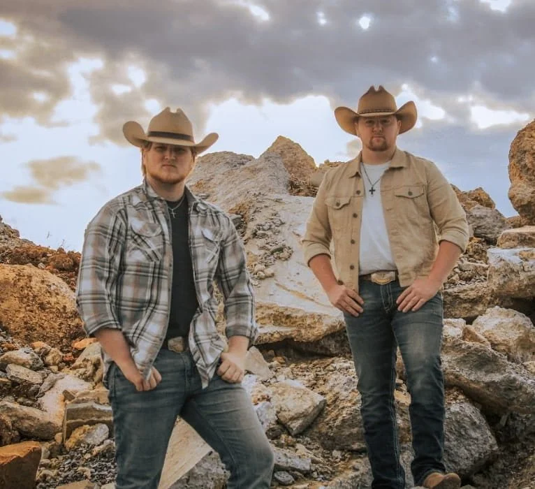 Country Duo LAN LAW Unveil Their Single/Video “Hillbilly Legal”