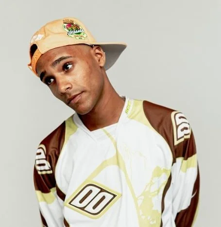 D3X Releases the Clip for His New Single “Vacations Matter”