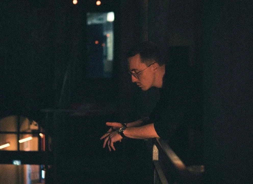 Swedish Indie Rock Musician Fred Waves Unveils His Dreamy New Single “Feel It In My Bones”