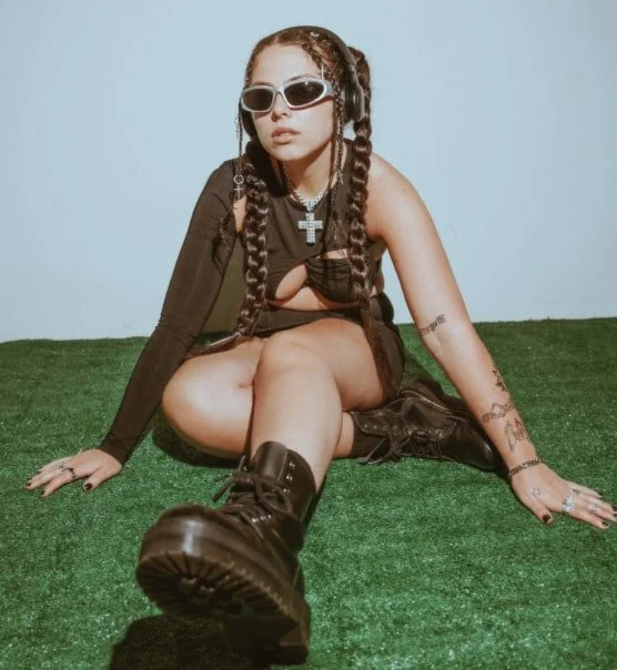 Sophie Shredz Unveils Her Brand New Anthem, "EYEZ ON ME"