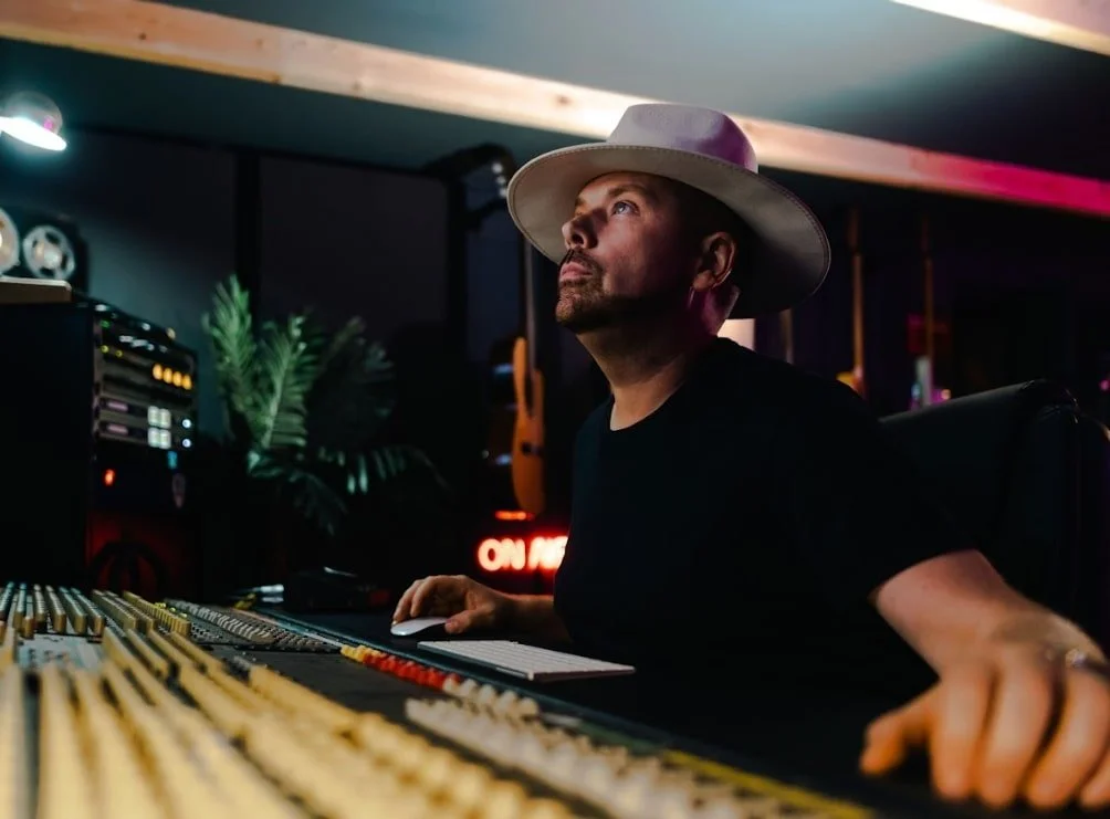 Neo-Soul Producer Benjamin Race Shares His Single/Video “Take You Home”