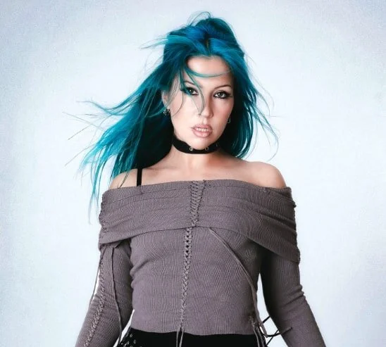 Charlotte Sands Announces “Satellite” Album and New Single "one eye open" 