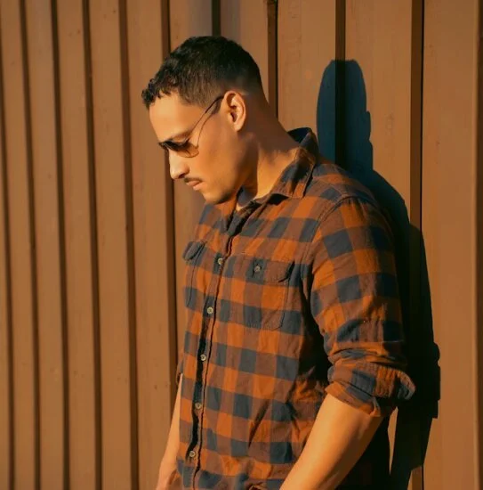 Ben E. Davis Delivers His New Single/Video “Hometown”