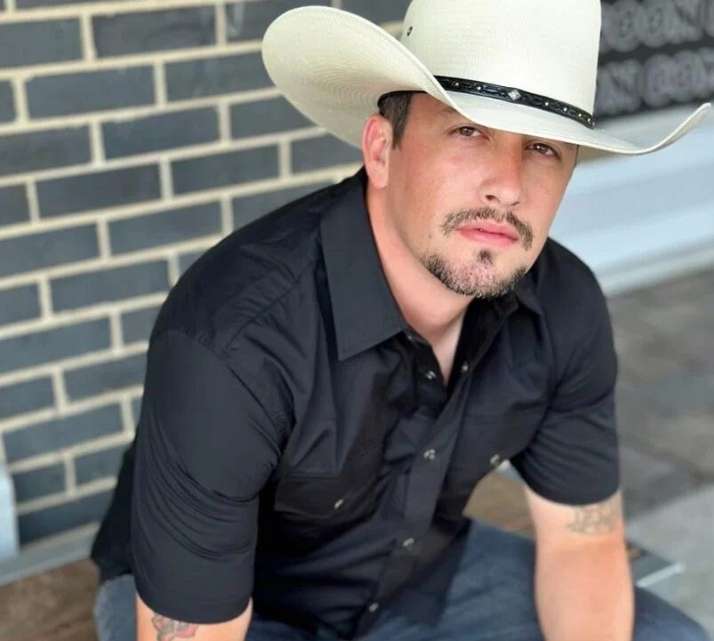 Ed Earl Shares His “HonkyTonk Degree” Music Video