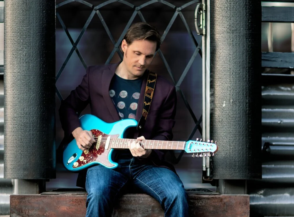 Michael Lee Pinder Presents His “Phantom Firefly (Glow)” Lyric Video 