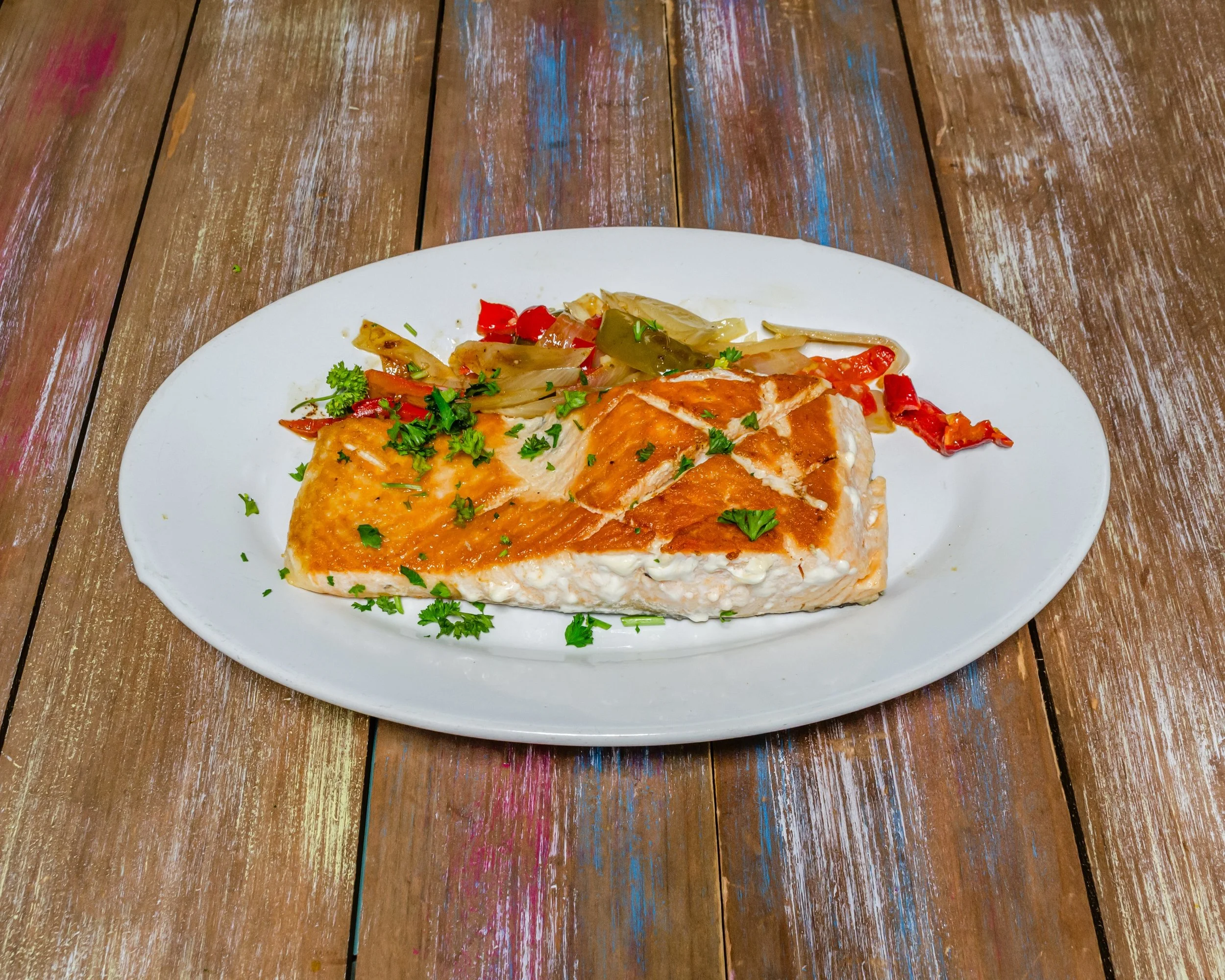 LaMinuteraSeafoodRestaurant_SalmonALaPlancha_2880x2304.JPG