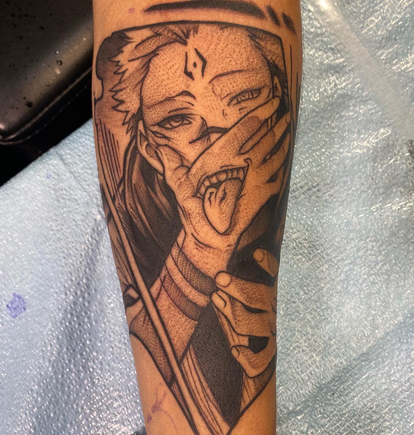 More anime please !!! Love doing these tattoo❤️ #anime #animetattoo #tattoo #jujutsukaisen #minnesota #minneapolis #tattooartist #animelover #inked #art #artist #animeartist #animeart #animemanga