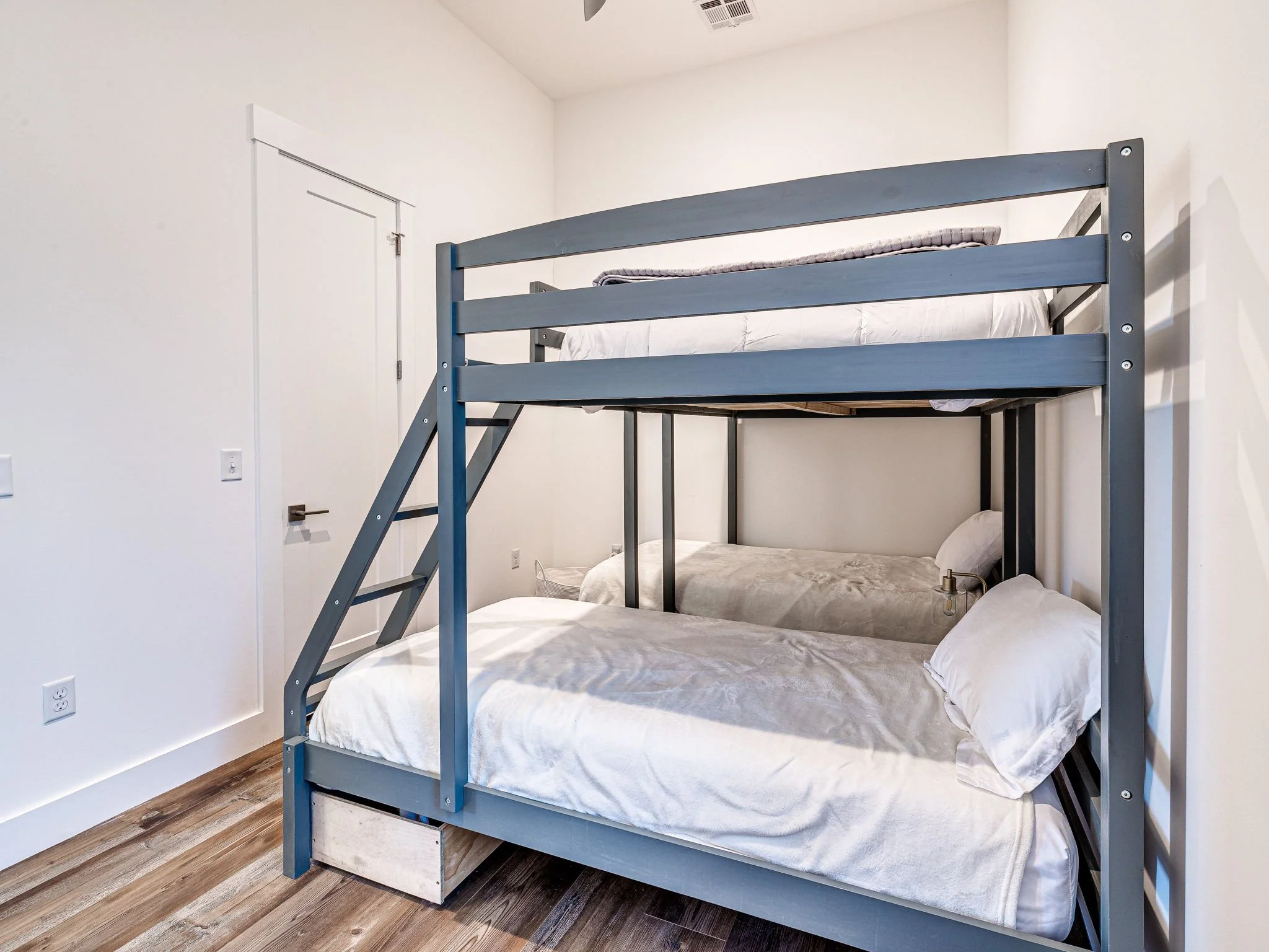 57-web-or-mls-121 Lower Green Way-57.jpg