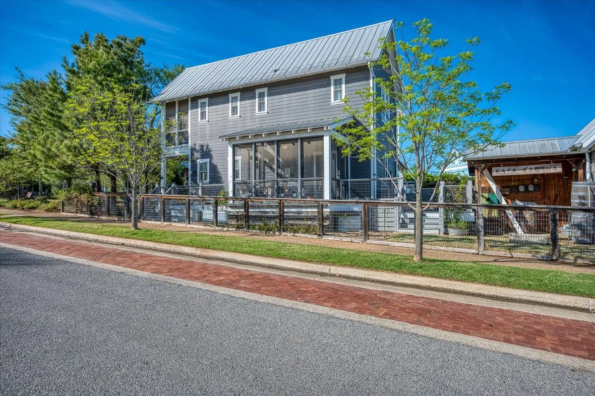 10-37 Firefly Lane-32.jpg