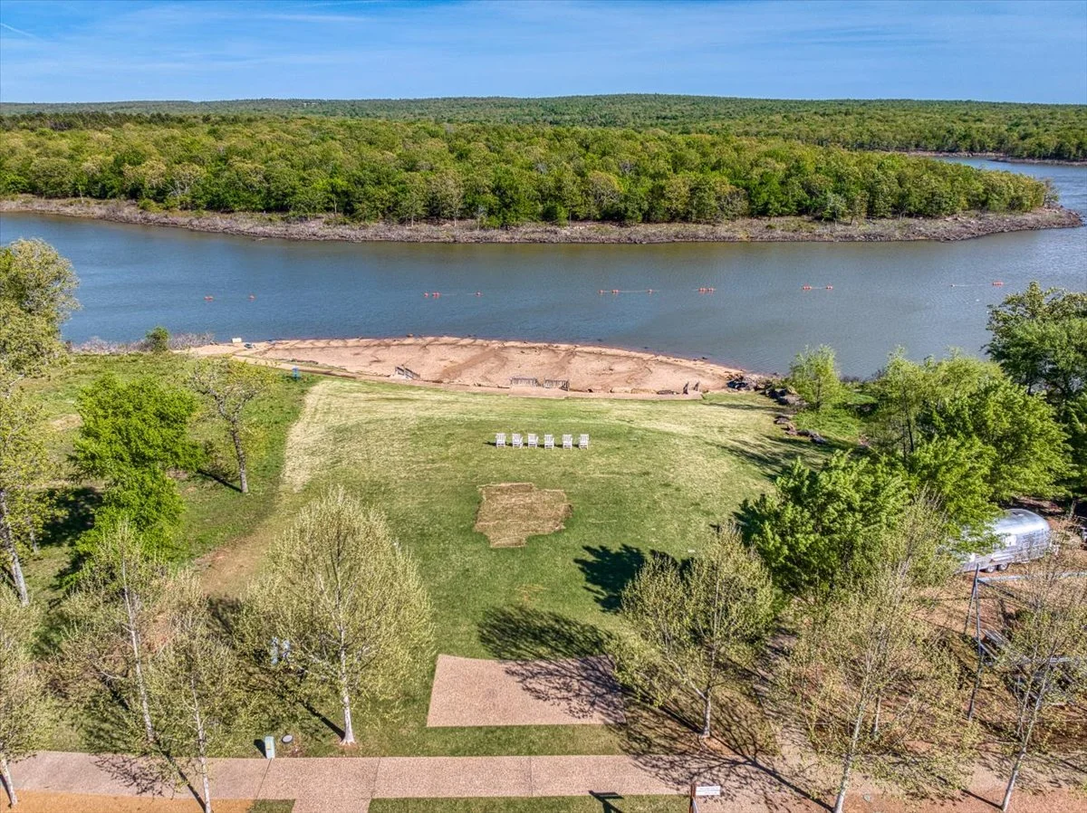 18-37 Firefly Lane-4.jpg