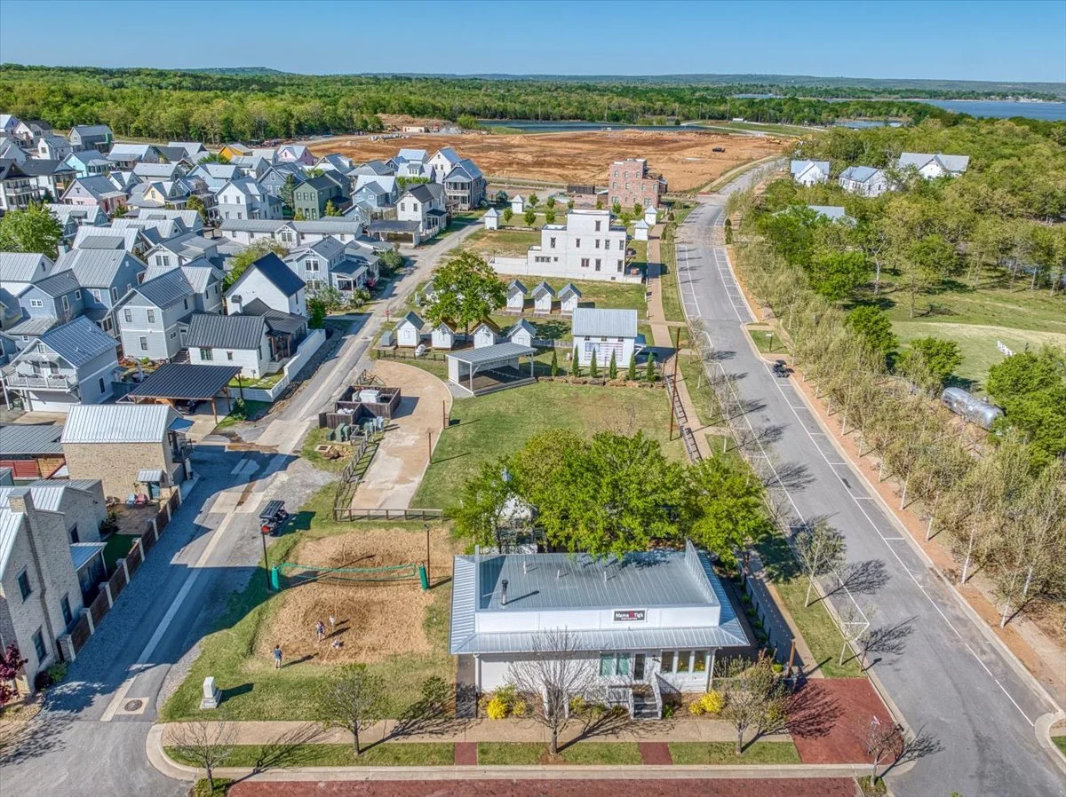 20-37 Firefly Lane-6.jpg