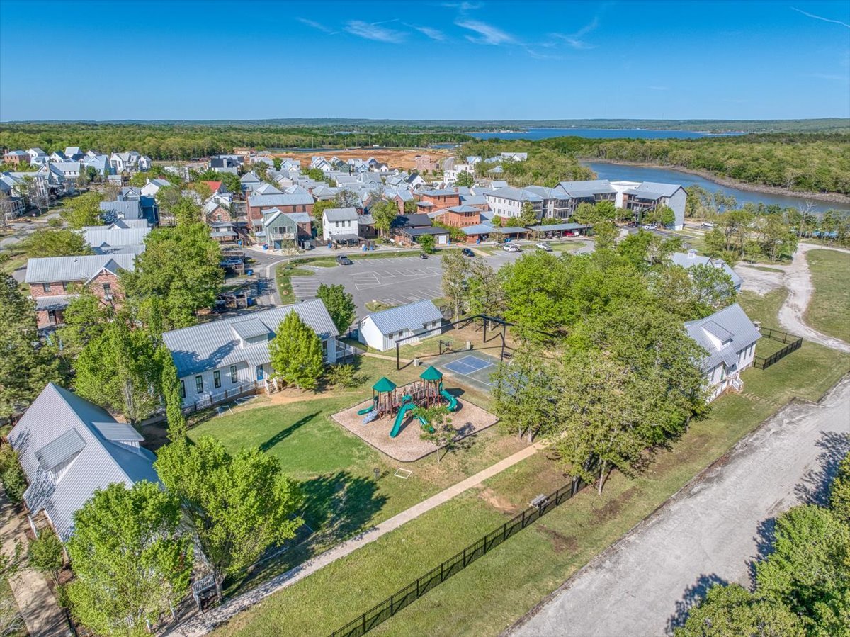 21-37 Firefly Lane-7.jpg