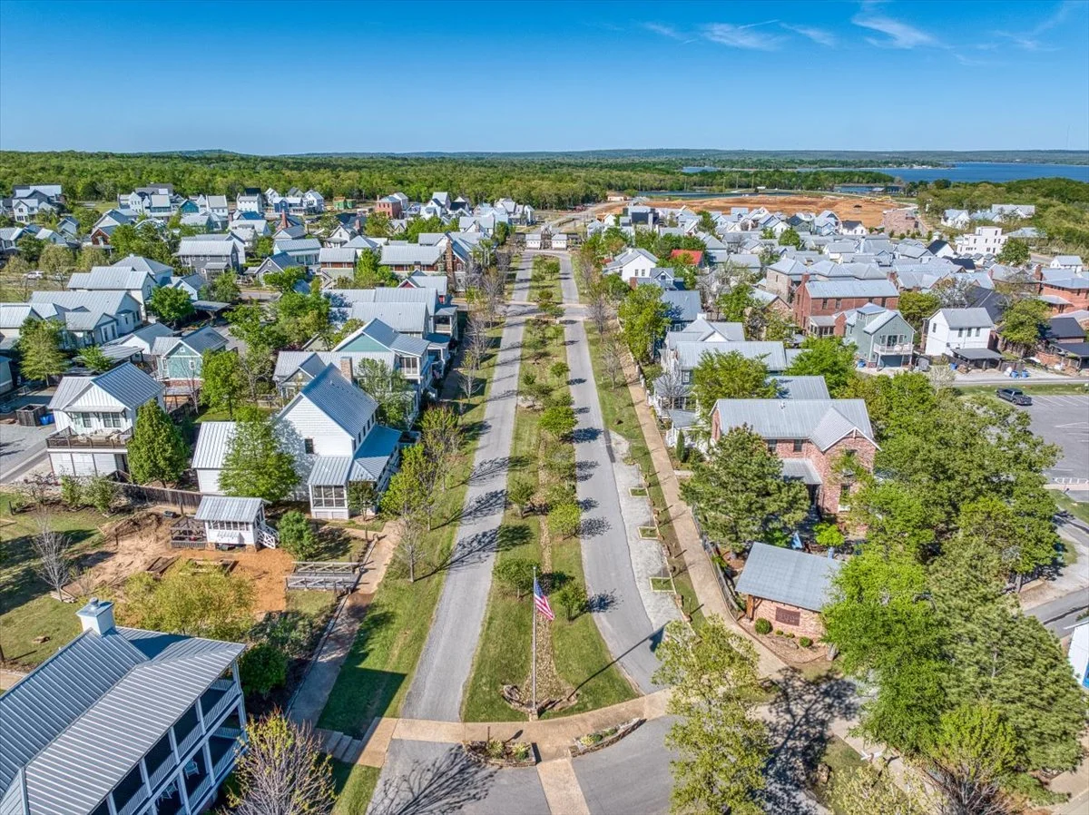 22-37 Firefly Lane-8.jpg