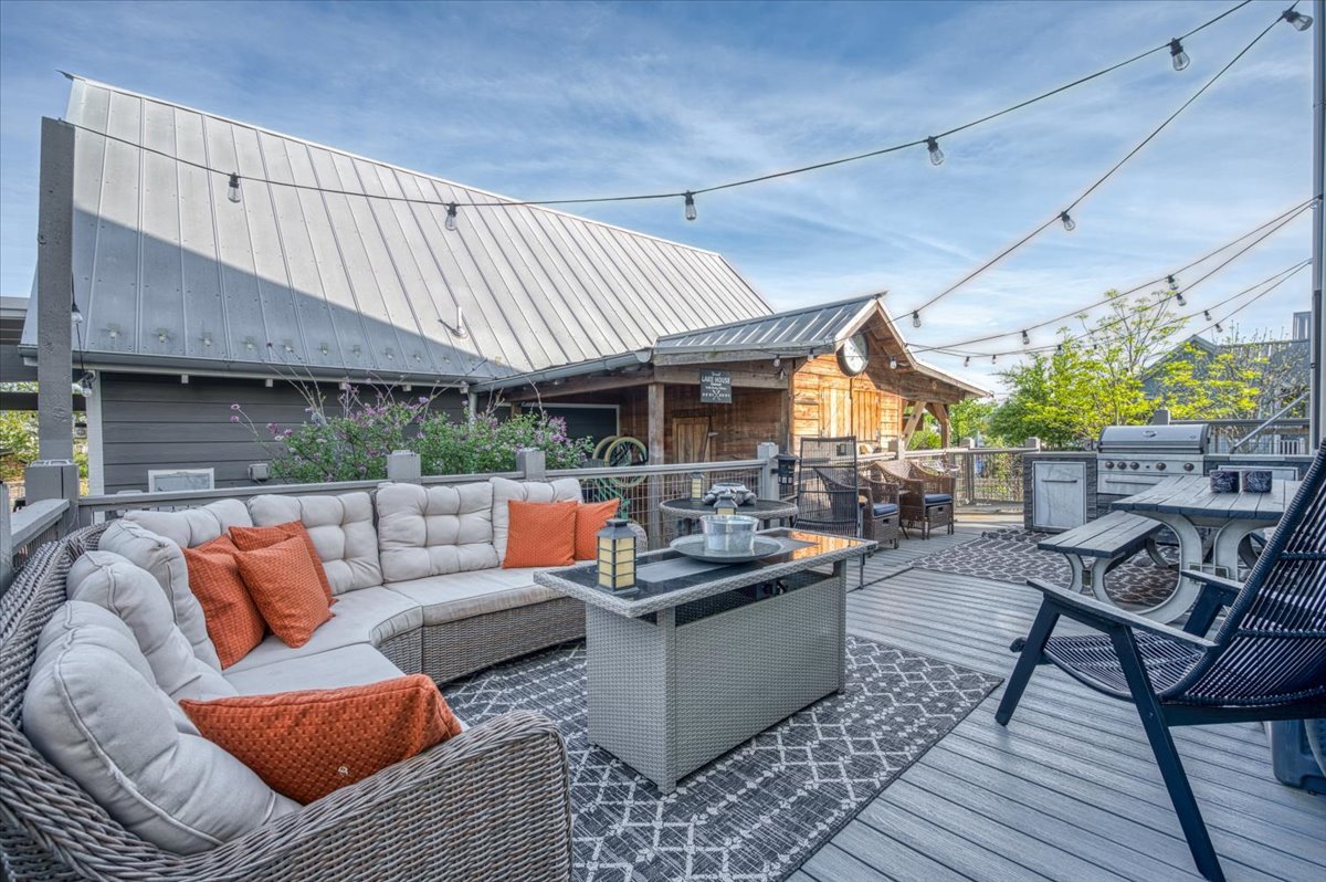 39-37 Firefly Lane-37.jpg