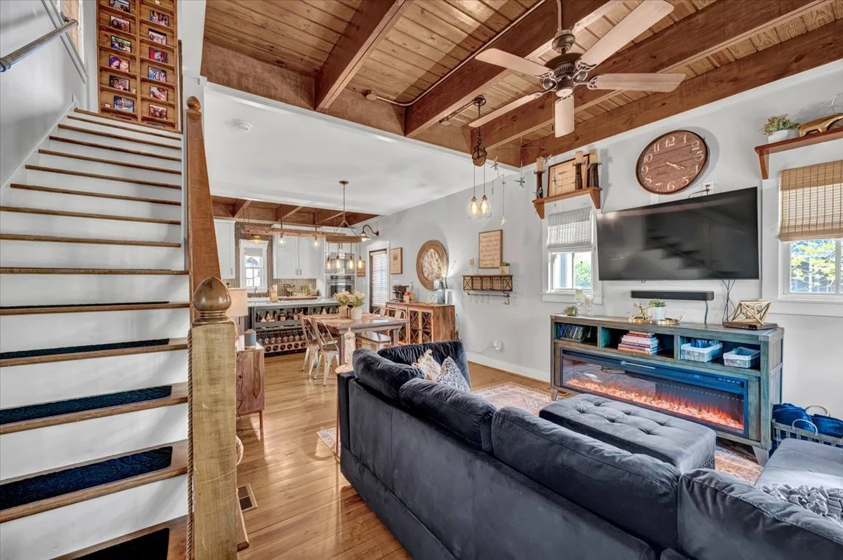 51-37 Firefly Lane-57.jpg