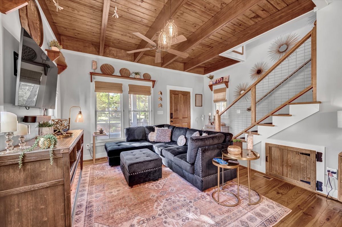 53-37 Firefly Lane-59.jpg