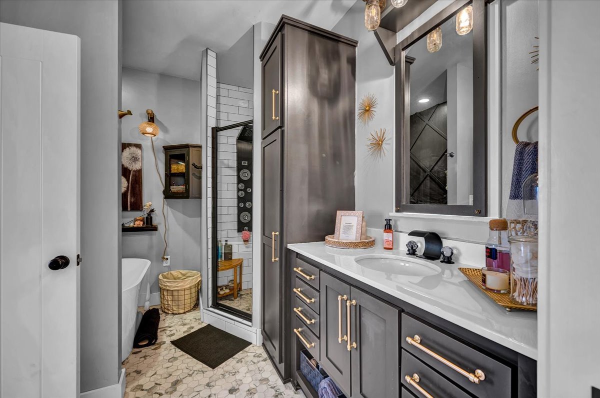 65-37 Firefly Lane-71.jpg