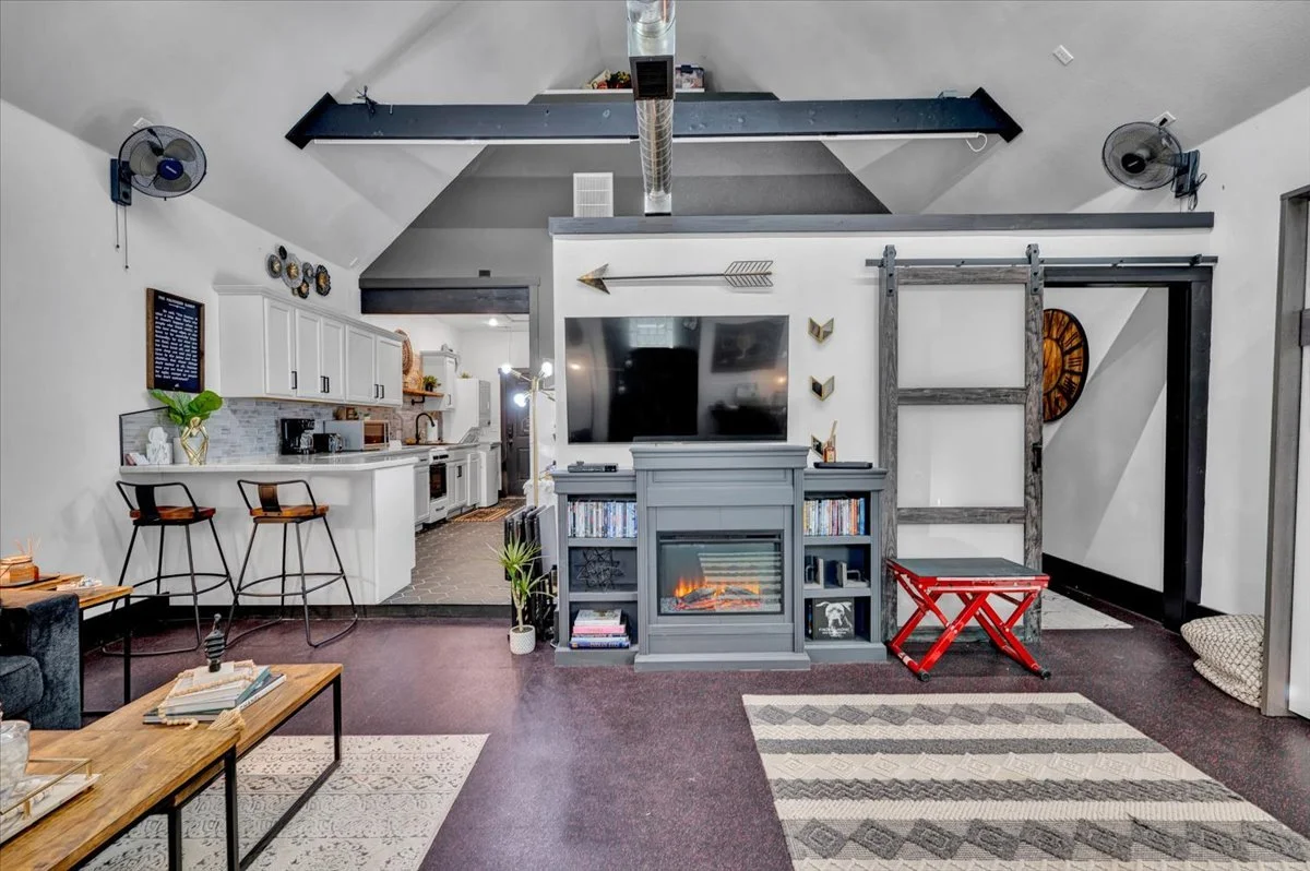 75-37 Firefly Lane-81.jpg