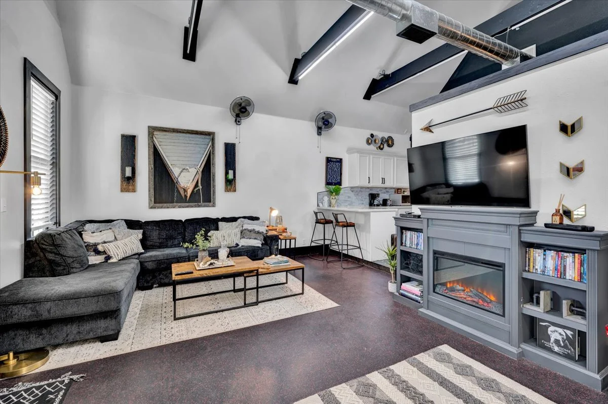 76-37 Firefly Lane-82.jpg