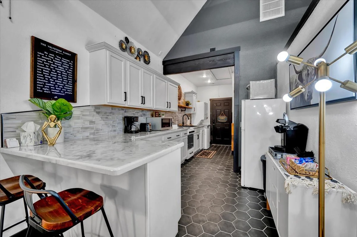 78-37 Firefly Lane-84.jpg