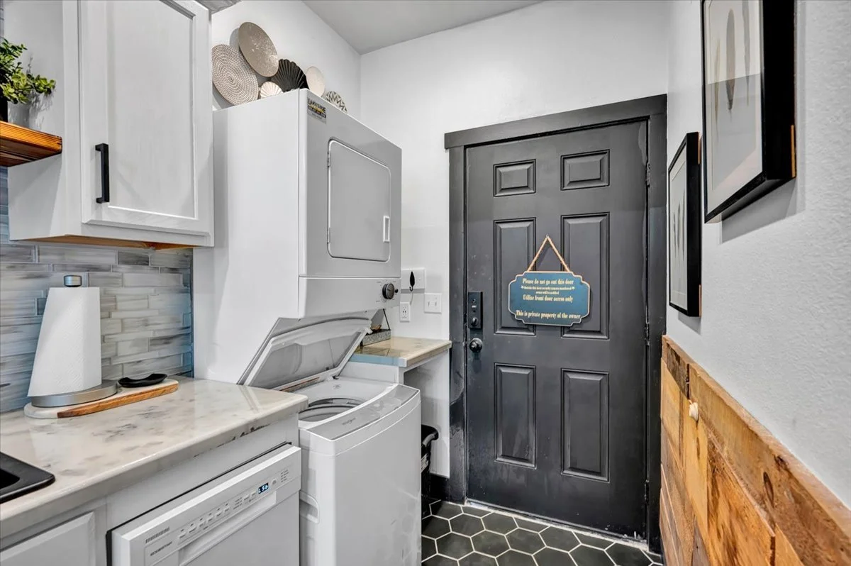 80-37 Firefly Lane-86.jpg