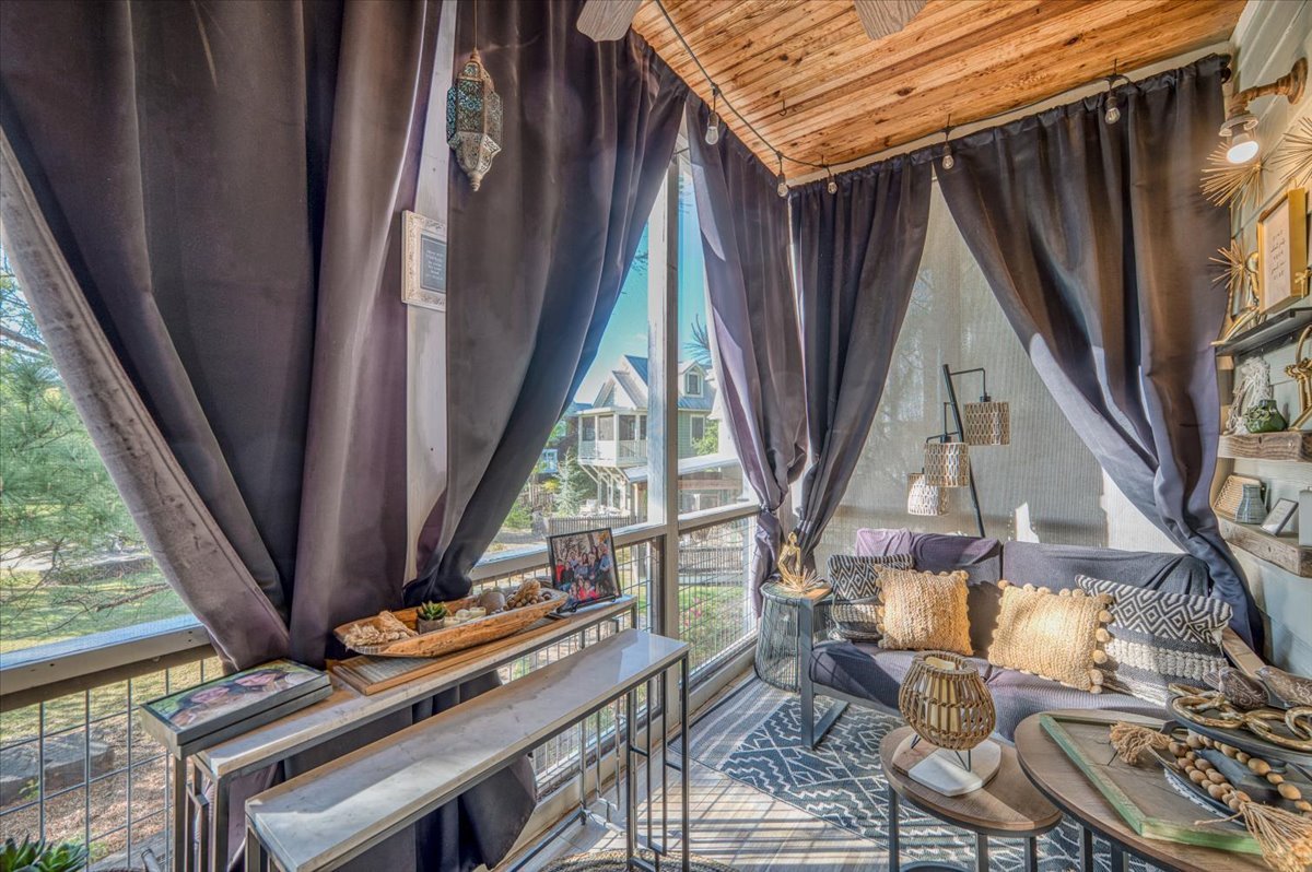 89-37 Firefly Lane-43.jpg