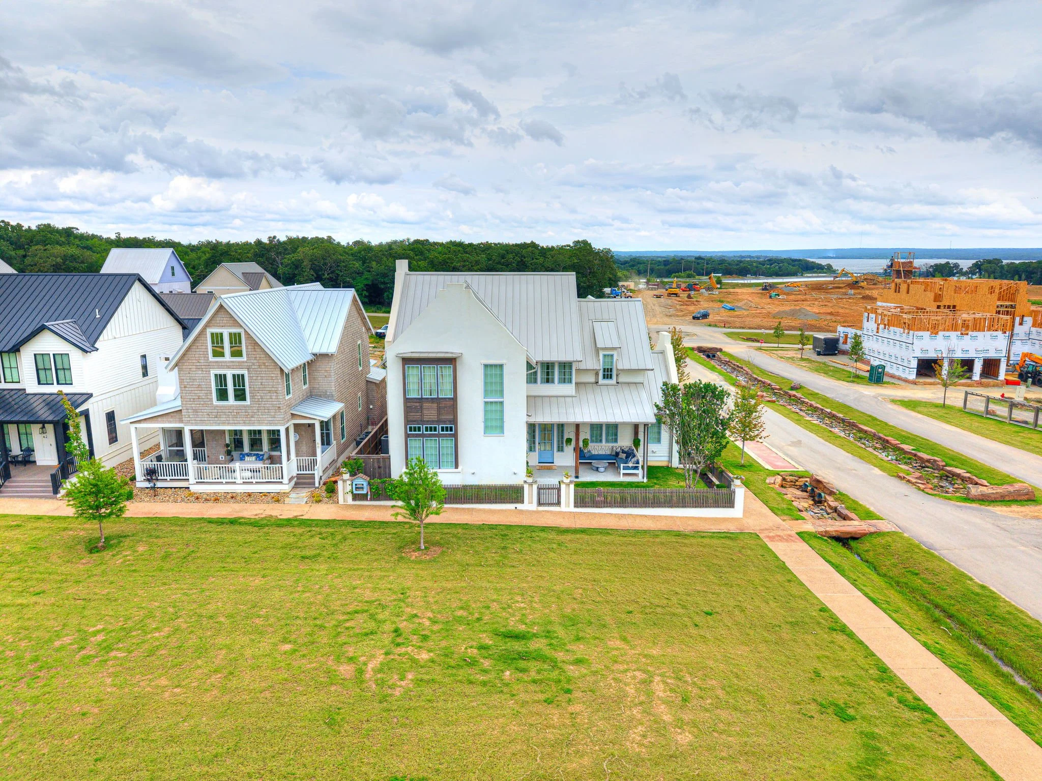 4-web-or-mls-58 Center Lane - Exterior-4.jpg