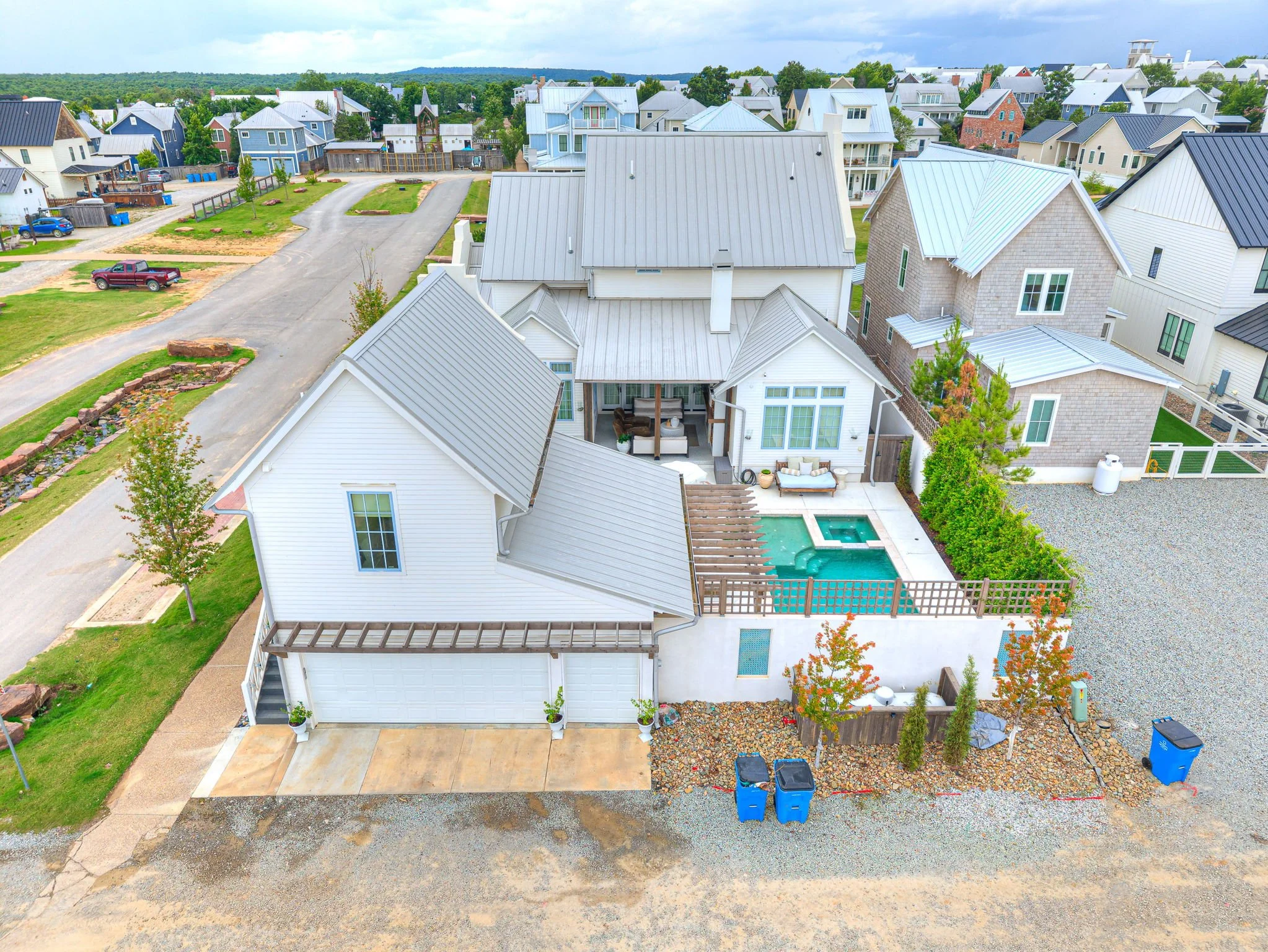 15-web-or-mls-58 Center Lane - Exterior-15.jpg