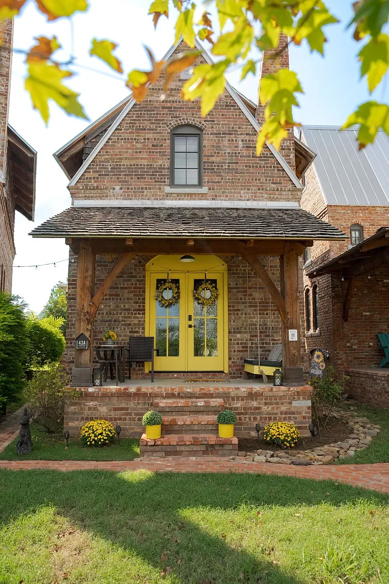 43 Redbud St.webp