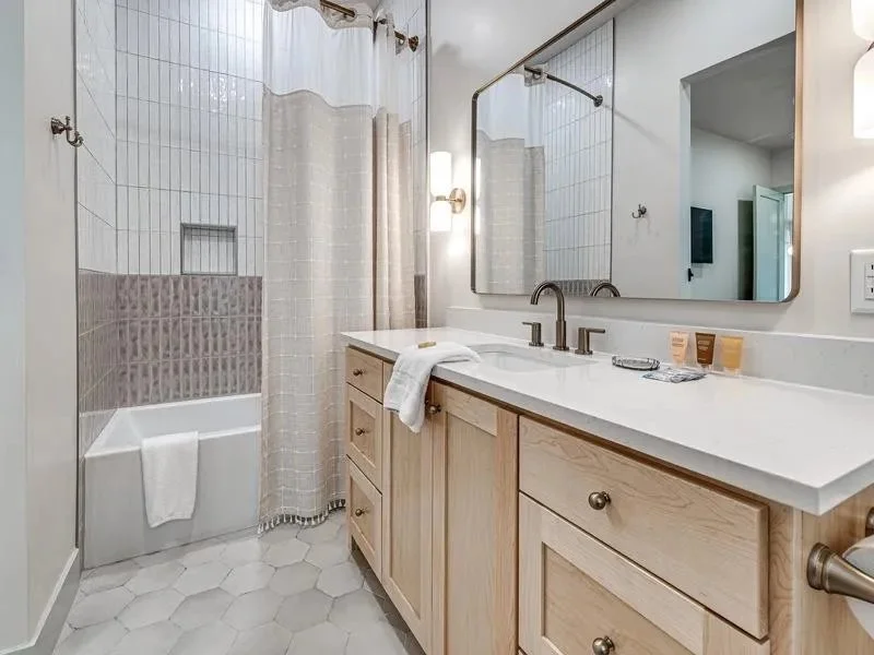 bathroom featured at 66 Hill St, Carlton Landing, OK 74432.jpg