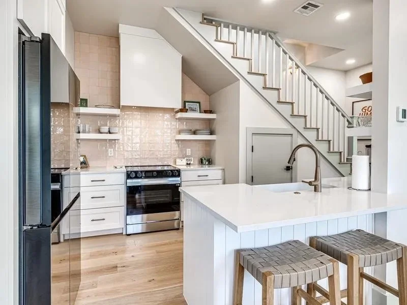 Modern Kitchen featured at 66 Hill St, Carlton Landing, OK, 74432.jpg