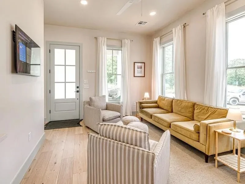 window featured at 66 Hill St, Carlton Landing, OK 74432.jpg