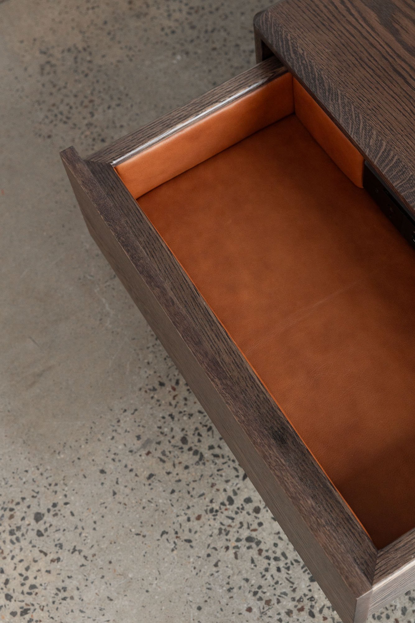 FortBedsideTable-LKA07036.jpg