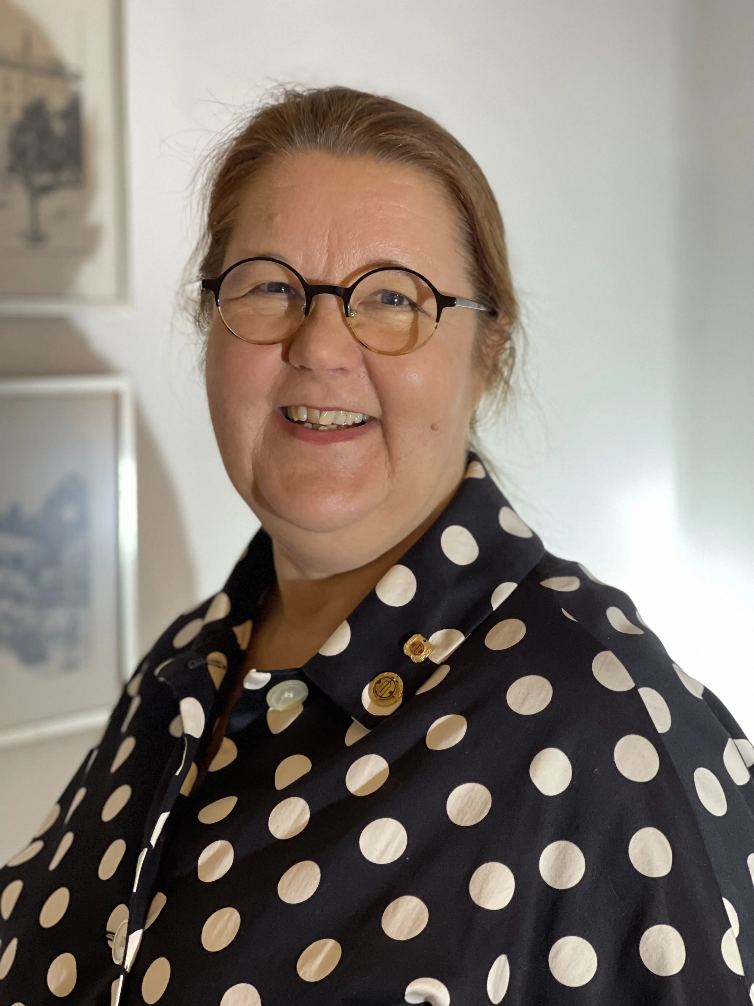 TUL:n kultainen ansiomerkki Tuire Tuomiselle