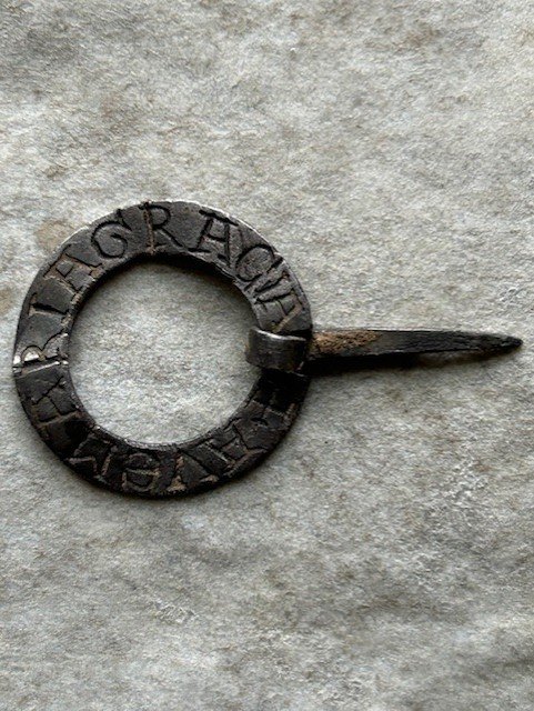 Brooch_2.jpg