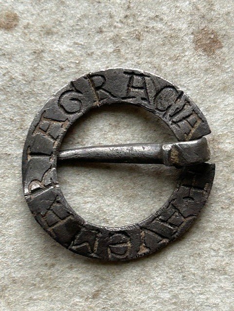 Brooch_1.jpg