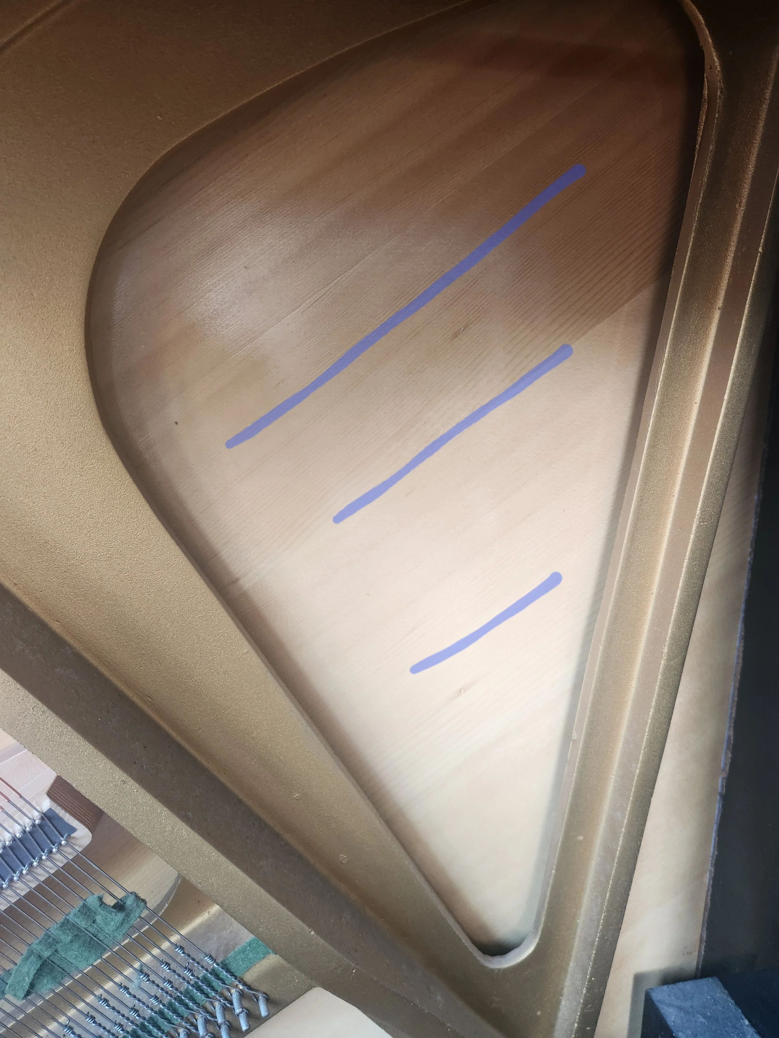 angled grain in the soundboard.jpeg