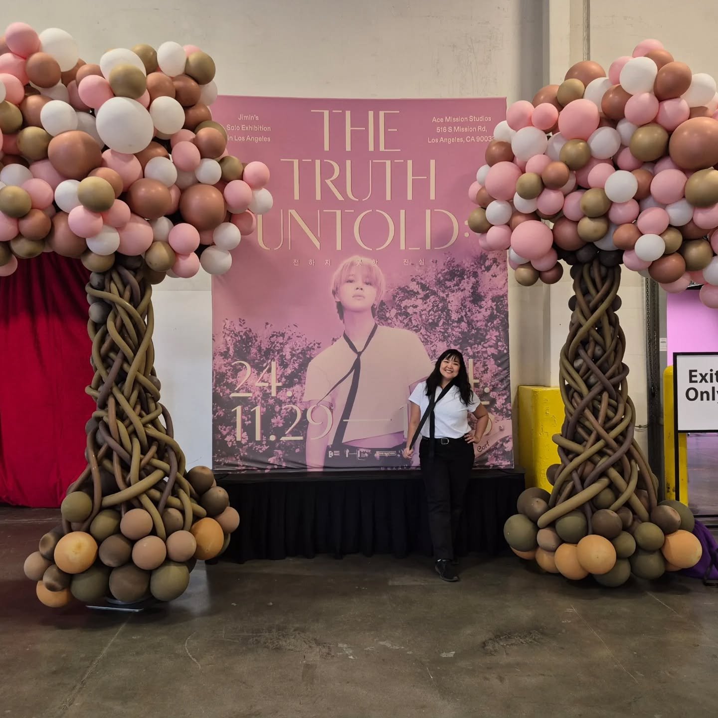 Celebrated Jimin's Truth Untold Exhibition! 

Such a great time with friends to honor our mochi 🐥 and his two beautiful solo albums! 

Thanks @ammesly @mandeeto @stace_hong for the tickets &amp; entertainment!

#jimin #jiminbts #thetruthuntold