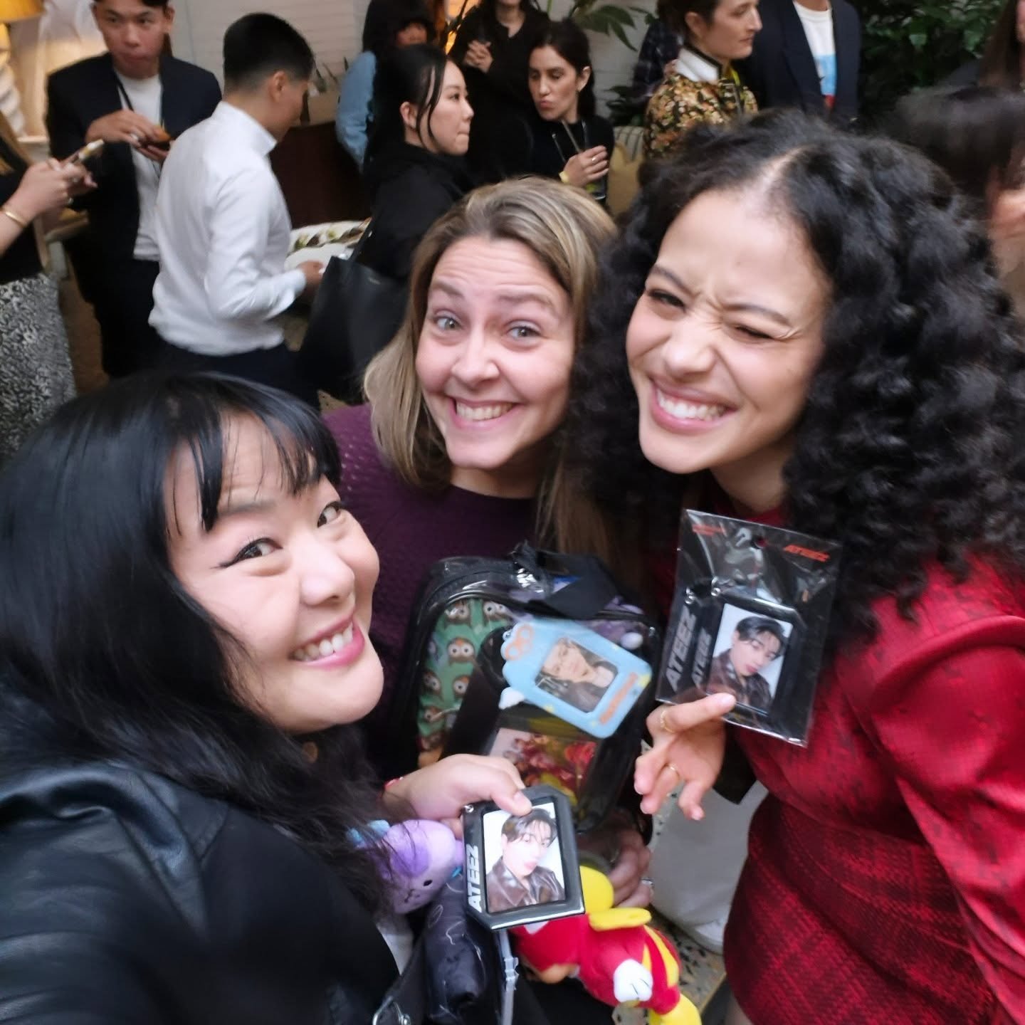 Went to a TOAST TO TV with Disney for FYC season. Met up with an ATINY (and gifted her a SANNIE PC Holder to add to her collection). Met up with my favorite comedian. Met up with the cast (and director) I grew up watching (and got to tell him how muc