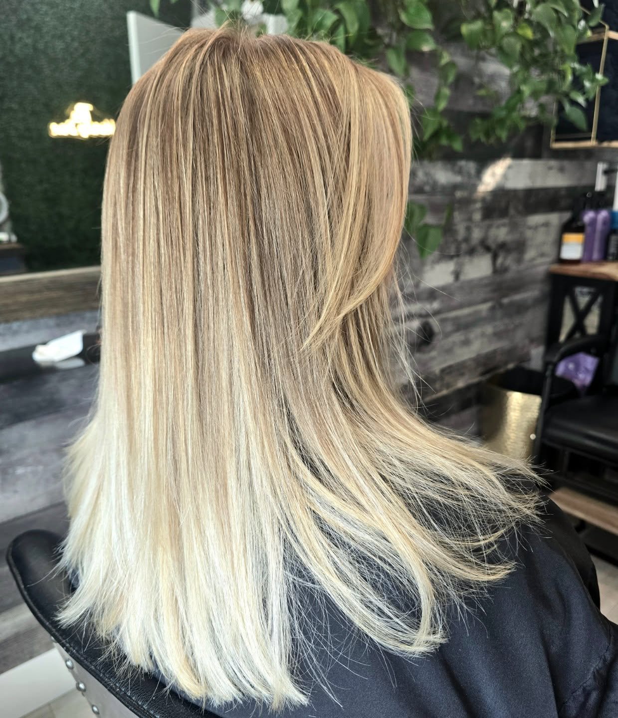 #fraservalleyhair #fraservalleyhairdresser#fraservalleyhairstylist #fraservalleyhairsalon #goldwell #goldwellcolor #behindthechair#balayage#highlights #balayagehighlights #ombre #balayageombre#missionhair#thevanityden #blondebalayage #blondehairdontc