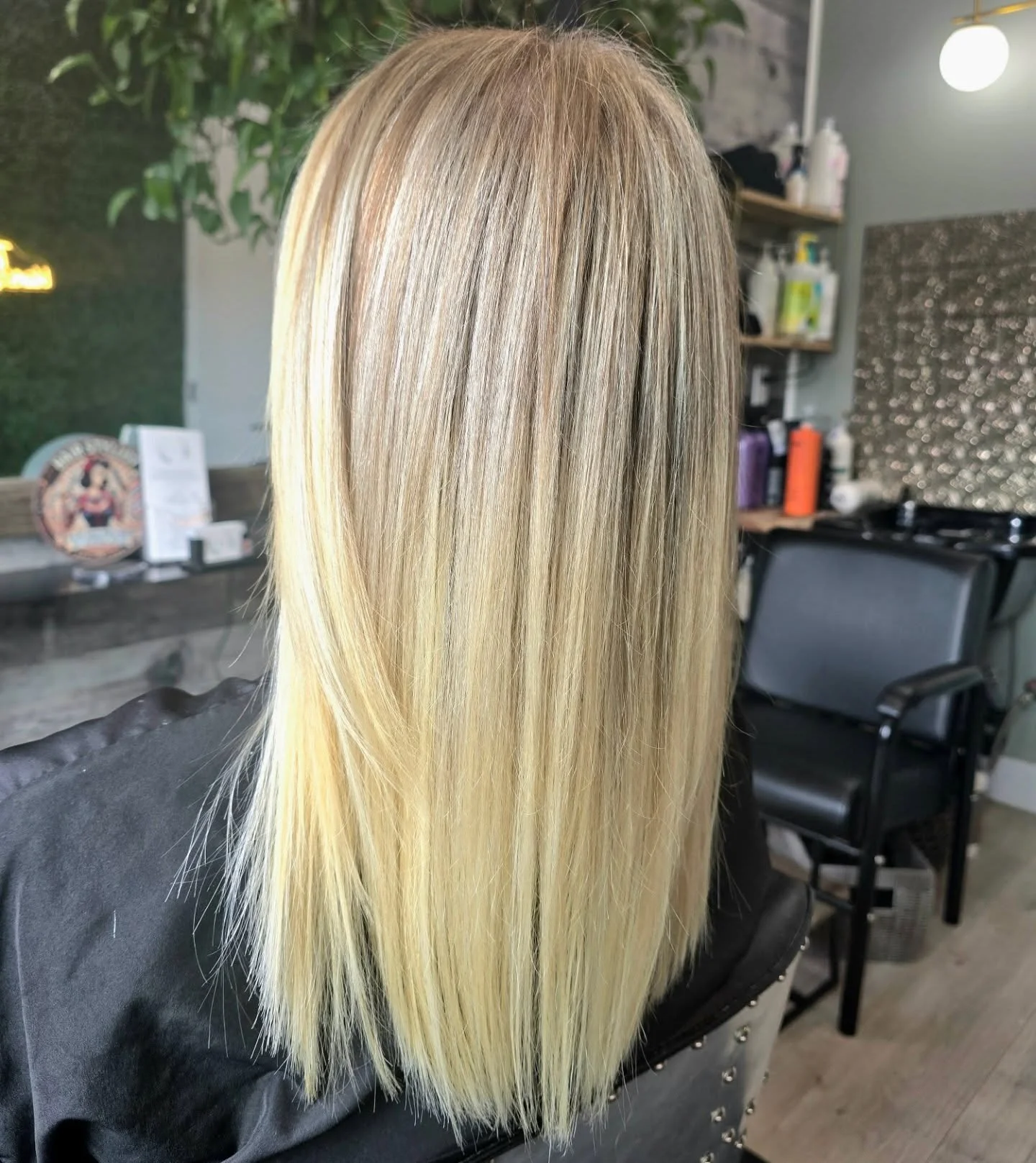 #fraservalleyhair #fraservalleyhairdresser#fraservalleyhairstylist #fraservalleyhairsalon #goldwell #goldwellcolor #behindthechair#balayage#highlights #balayagehighlights #ombre #balayageombre#missionhair#thevanityden #blondebalayage #blondehairdontc