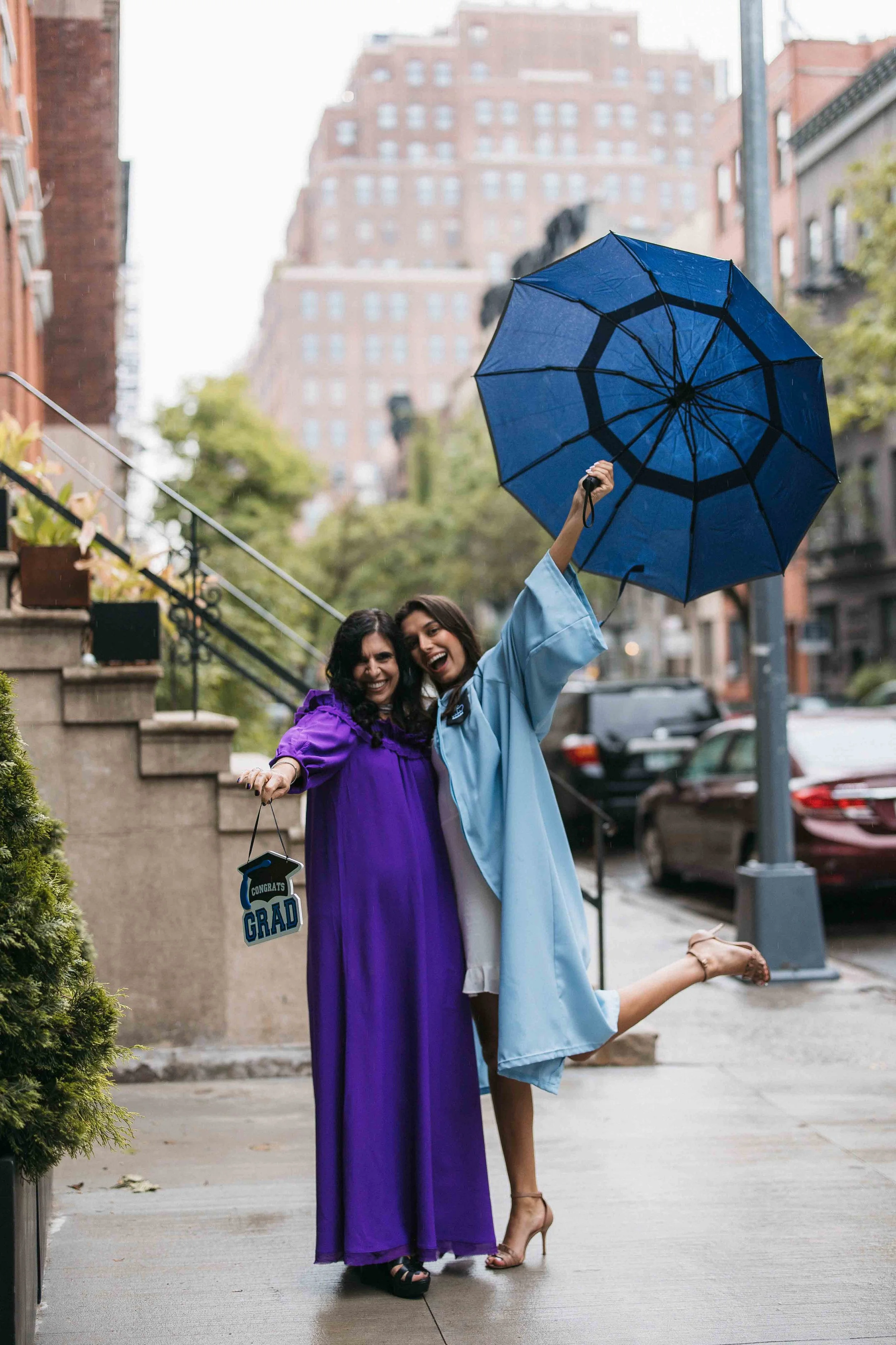 Paula Fernandez Family Grad Photos_610.jpg