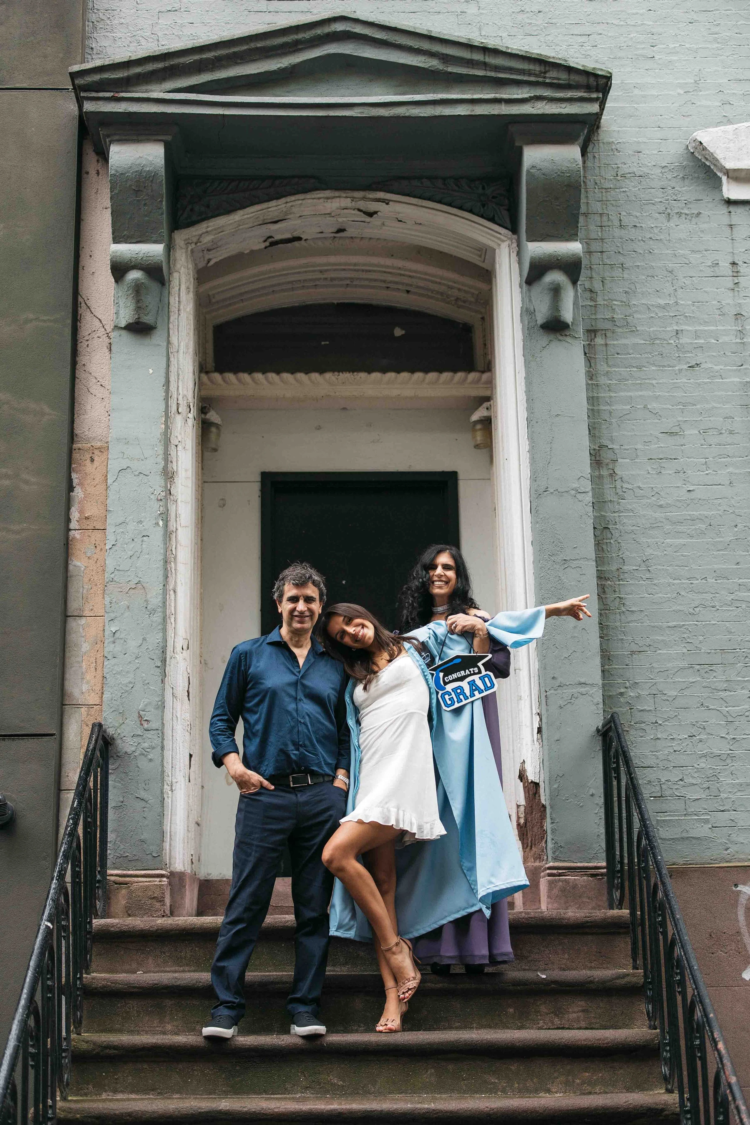 Paula Fernandez Family Grad Photos_538.jpg