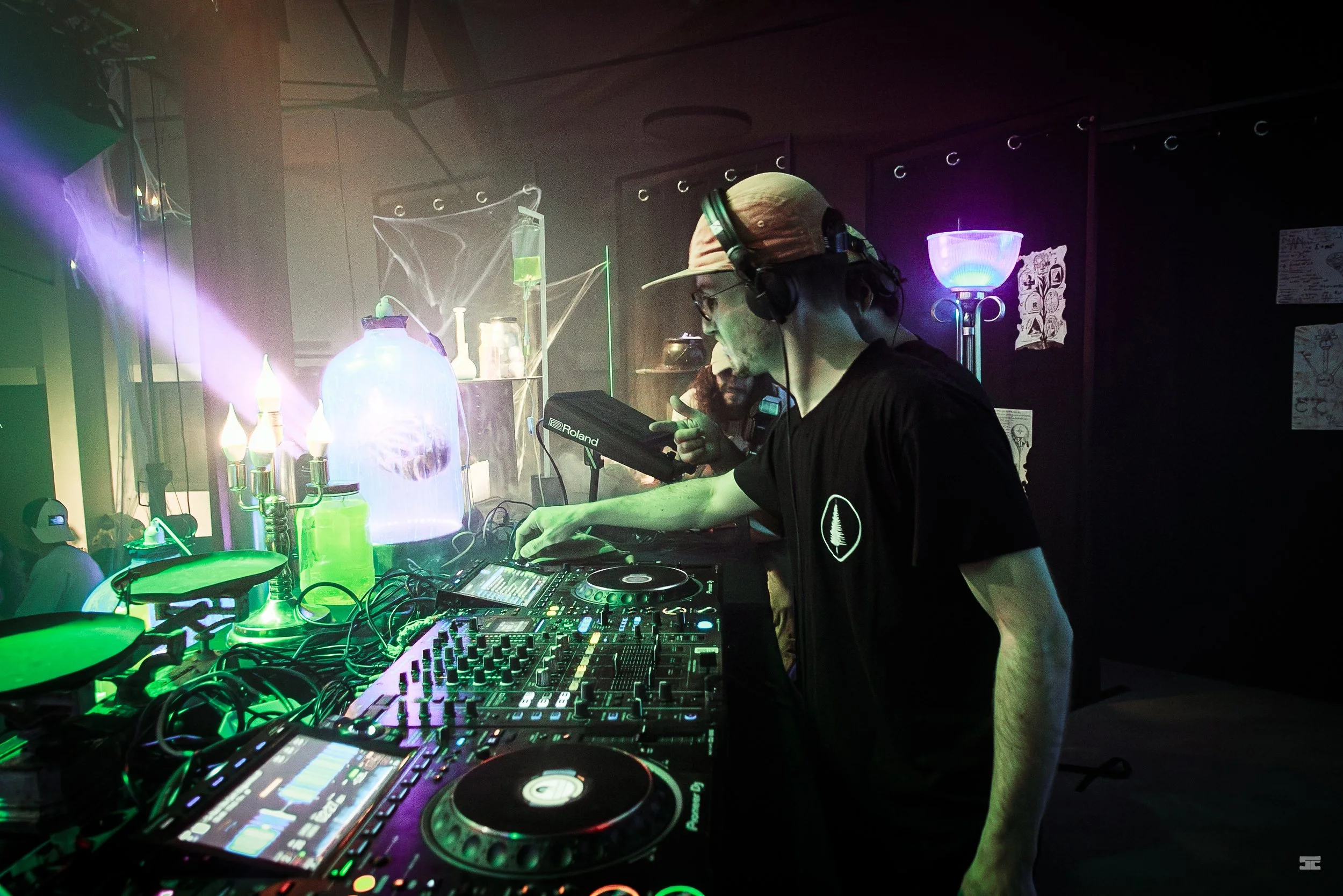 DJ_Darkside events_soirée_Hautes-alpes_Hollow.jpg