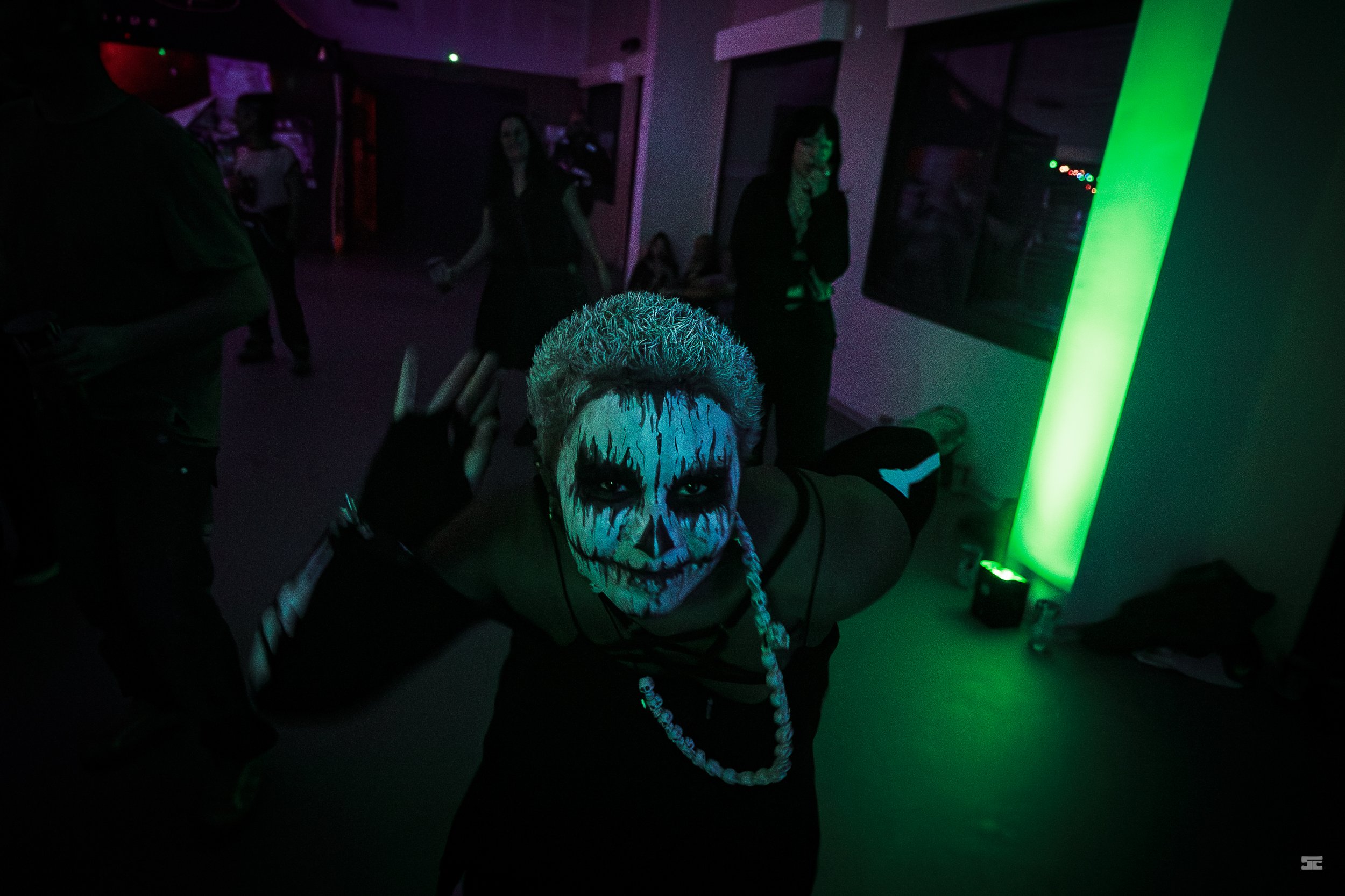 Darkside events_soirée_Hautes-alpes_Hollow.jpg