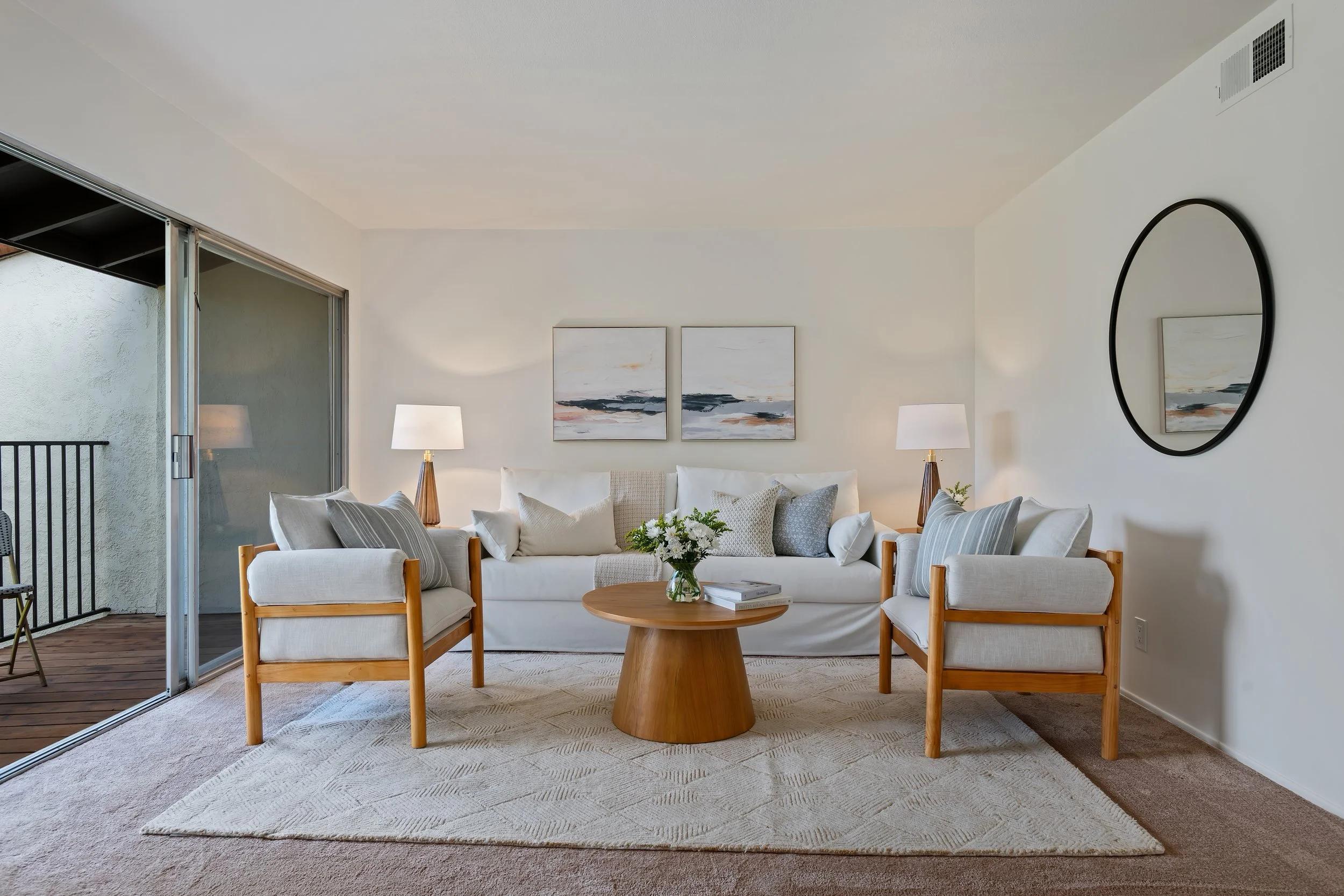 06 - Living Room.jpg