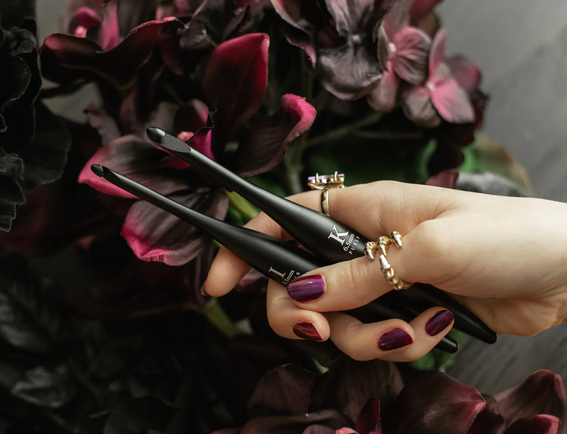 Furls Crochet Hook - Streamline Metal Onyx (Matte Finish)
