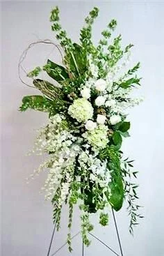 White Splendor Easel