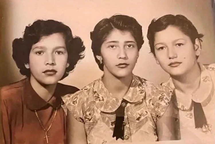 For the Summer 2025 issue of the 𝘔𝘦𝘵𝘳𝘰𝘱𝘰𝘭𝘪𝘵𝘢𝘯 𝘈𝘳𝘤𝘩𝘪𝘷𝘪𝘴𝘵, an online publication of the Archivists Round Table of Metropolitan New York (@archivistsroundtable), I wrote about my family history through a cultural heritage (tangible 