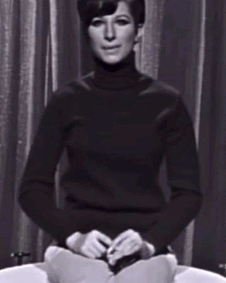 &ldquo;𝘐'𝘮 𝘸𝘦𝘢𝘳𝘪𝘯𝘨 𝘴𝘦𝘤𝘰𝘯𝘥 𝘩𝘢𝘯𝘥 𝘩𝘢𝘵𝘴
𝘚𝘦𝘤𝘰𝘯𝘥 𝘩𝘢𝘯𝘥 𝘤𝘭𝘰𝘵𝘩𝘦𝘴
𝘛𝘩𝘢𝘵'𝘴 𝘸𝘩𝘺 𝘵𝘩𝘦𝘺 𝘤𝘢𝘭𝘭 𝘮𝘦
𝘚𝘦𝘤𝘰𝘯𝘥 𝘩𝘢𝘯𝘥 𝘙𝘰𝘴𝘦
𝘌𝘷𝘦𝘯 𝘰𝘶𝘳 𝘱𝘪𝘢𝘯𝘰 𝘪𝘯 𝘵𝘩𝘦 𝘱𝘢𝘳𝘭𝘰𝘳
𝘋𝘢𝘥𝘥𝘺 𝘣𝘰𝘶𝘨𝘩𝘵 𝘧𝘰?